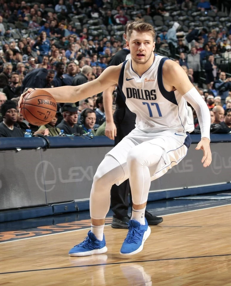 FOTO DE LUKA DONCIC 8X10 DALLAS MAVERICKS BALONCESTO NBA ACCIÓN Foto 1 de 1