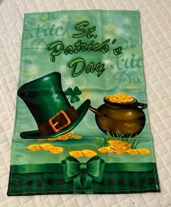 Patrick's Day Garden Flag Pot of Gold 12" x 18" - Picture 1 of 4
