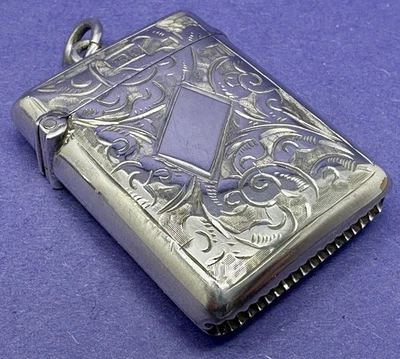 SMALL EDWARDIAN ENGRAVED SOLID SILVER VESTA CASE BY SMITH & BARTLAM 1905 - Image 1 of 4