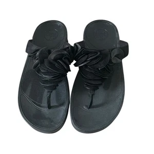 FitFlop Frou Floral Ruffle Black Suede Thong Sandals Womens US Sz 6 EU 37 - Picture 1 of 7