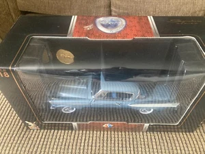 1:18 Studebaker Golden Hawk 1958, con moneta placcata oro in scatola. - Foto 1 di 3