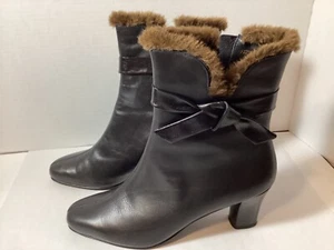 Ros Hommerson Women’s Ankle Dress Boot Size 9.5 N Black Leather Faux Fur Bow - Picture 1 of 12
