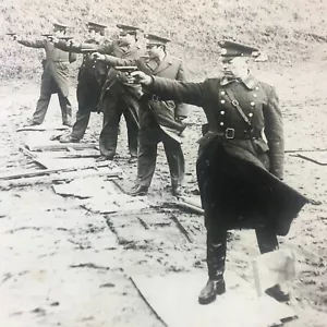 Rara foto presentazione dello stendardo per il tiro agli ufficiali del Soviet - Foto 1 di 12