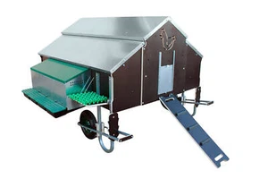Mobilstall für 15-30 Hühner, 150x180cm, inkl. 4er-Legenest, Tränke (55l), Kotgit - Bild 1 von 9