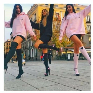Sudadera con Capucha Rosa GIAMBATTISTA VALLI x H&M Top Estampado Flock Talla XS - Imagen 1 de 10
