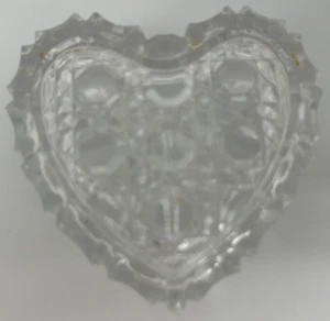 Heart Shaped Diasy Button Crystal Trinket Box~2.5"x1" tall - Picture 1 of 4