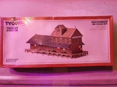 1979 VINTAGE TYCO UNASSEMBLED HO SCALE MODEL KIT 7785 FREIGHT STATION  H4 - Image 1 of 2