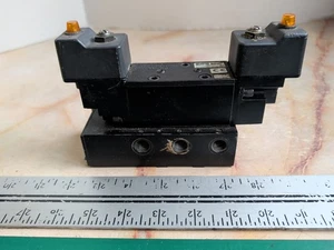 PARKER SCHRADER BELLOWS L7552443253B VALVE W/ K022112 BASE - Picture 1 of 6