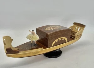 Caja de baratijas vintage de joyería musical Reuge barco de madera góndola bailarina video ¡LEER! - Imagen 1 de 12
