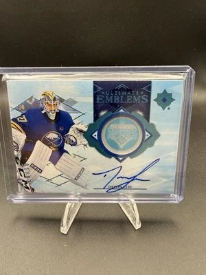 DEVON LEVI 2023-24 UD Ultimate Collection Emblems Autograph Platinum 10/10 - Image 1 of 4