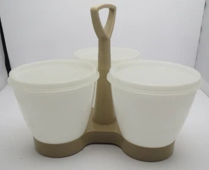Juego de servidor Tupperware 3 condimentos Caddy con tapas de sello Tupperware bronceado 758 vintage - Imagen 1 de 4