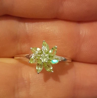 Peridot Silberring Größe 21. Als kleine Blume - Bild 1 von 4