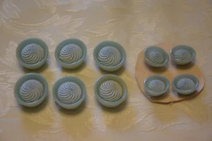 6+4 bottoni azzurri plastica Vintage (41) Knoepfe Boutons Buttons ^ - Foto 1 di 1
