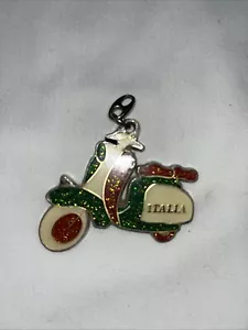 Vintage Italia Italiy Vespa Scooter Keychain - Picture 1 of 4
