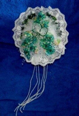 Nuevo Impresionante Ramo de Novia Hecho a Mano Iridiscente Pavo Real Verde azulado y Blanco Foto 1 de 4