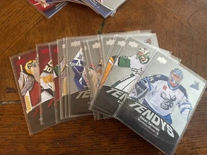 2022-23 Cubierta Superior AHL Tendys / Variante Roja ¡Completa tu Conjunto! COMPRA MÁS Y AHORRA - Imagen 1 de 4