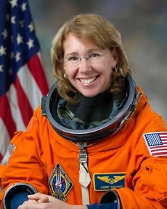 Impresión fotográfica 8x10 retrato astronauta Sandra Magnus 8x10 - Imagen 1 de 3