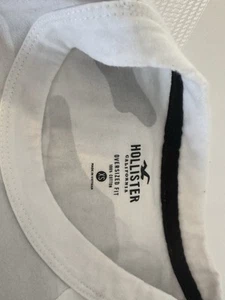 Hollister New Men’s Long Sleeve Shirt Adult XS Ivory Crewneck Embroidered Logo - Picture 1 of 4