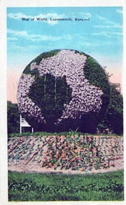 LEAVENWORTH KS - Map Of World Postcard - 1930 - Picture 1 of 2
