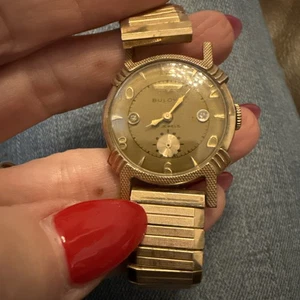 Reloj Bulova Vintage Para Hombre Lleno de Oro 10k, Banda Elástica Para Piezas No Funciona - Imagen 1 de 15