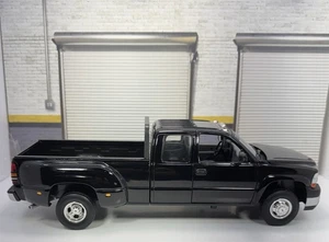 Ertl. /Racing Champion Maßstab 1:18 2001 Chevy Silverado "Black Version" Custom - Bild 1 von 14