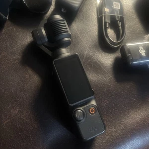 DJI Osmo Pocket 3 Creator Combo - Picture 1 of 7
