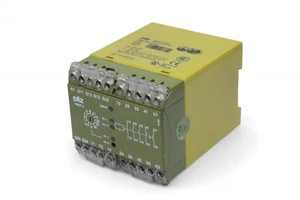 PILZ PNOZ V30 S 24VDC SAFETY RELAY 474790 - Picture 1 of 5
