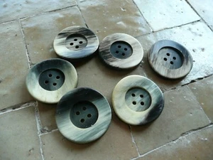 6 boutons anciens en plastique ou corne - Picture 1 of 3