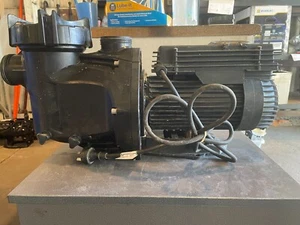 AstralPool e-Combi EEV2 pump - Reconditioned - 12 month warranty *^ - Picture 1 of 5