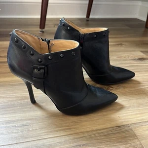 Enzo Angiolini Cuero Tachonado Motociclista Edgy Bombas Botas Tacones Talla 8 - Imagen 1 de 10