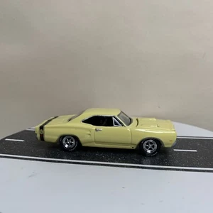 Johnny Lightning 2017 Hot Rod Power Tour 1969 Dodge Coronet Super Bee Yellow NM - Picture 1 of 21