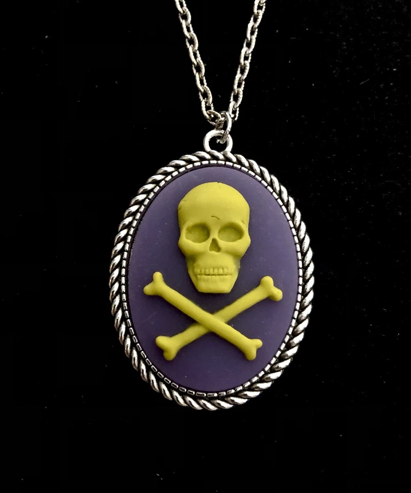Collar camafeo calavera y huesos cruzados amarillo sobre púrpura gótico Steampunk pirata colgante Foto 1 de 1