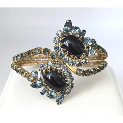 De Colección Hattie Carnegie Clamper Años 50 Tono Dorado Puño Negro Cabujón Azul Estrás Foto 1 de 4