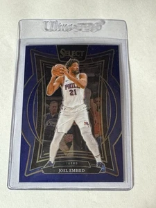 2024-25 Panini Select Joel Embiid #6 Concourse Blue Philadelphia 76ers - Bild 1 von 2