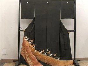 Kimono Japonés Negro Tomesodo Pieza Bordado Grúa Voladora Color Dorado Puro - Imagen 1 de 7