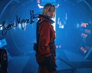 Doctor Who Autograph: JAMIE MAGNUS STONE (The Power of the Doctor) Signed Photo - Picture 1 of 1