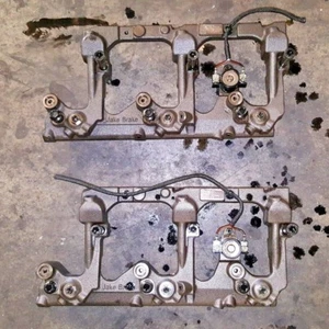International Maxxforce 13 Jake Brake Housing 3007628C92 (SET OF 2) - Foto 1 di 6