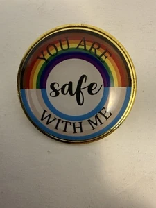 You Are Safe With Me Pin - LGBTQ+ Rainbow & Trans Ally - Goldrand Emaille Anstecker - Bild 1 von 4