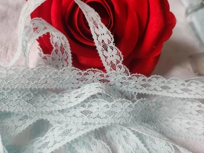 Dentelle vintage bleu ciel synthetique 5 mètres sur 1,1 cm A5 - Photo 1/4