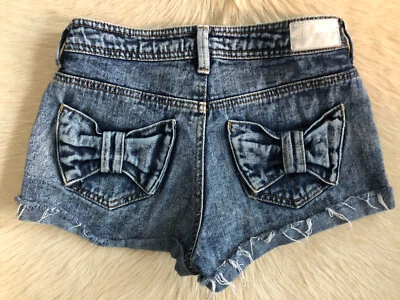 Pantalones cortos de mezclilla de tiro alto lavado ácido modernos Amusement Juniors talla 1 bolsillo con lazo. L@@K! Foto 1 de 4