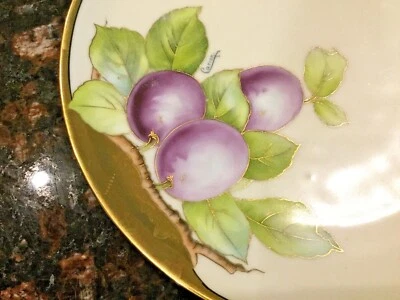 Plato Decorativo China Bávara 8 1/2" Pintado a Mano Firmado por Carion con Borde Dorado. Foto 1 de 4