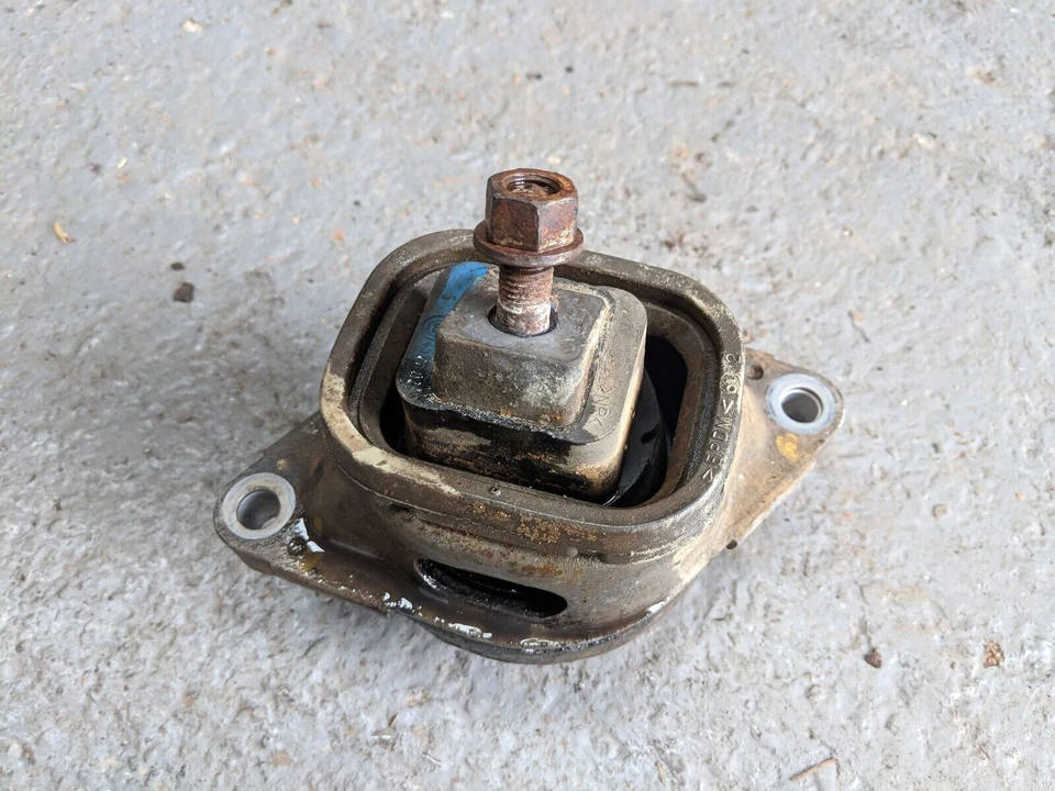 RANGE ROVER 4.4 NS ENGINE MOUNT 675205802 - Image 1 of 2