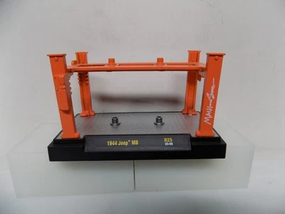 M2 Auto-Lift Series LOOSE - ORANGE MAUI & SONS - '44 JEEP DISPLAY LIFT — 第 1/2 张图片
