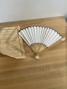 Vintage White Paper And Bamboo Traditional Chinese Folding Fan - Picture 1 of 7