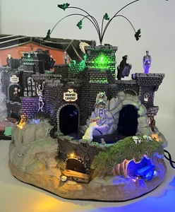 Lemax Spooky Town Vampire Caverns 94961 Retired Illuminated Sounds - Picture 1 of 8