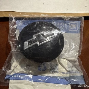 Factory OEM 19-23 SILVERADO 1500 WHEELS-CENTER CAP-GENERAL MOTORS GMC 84335831 - Picture 1 of 4