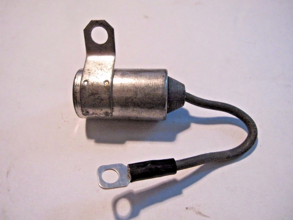 CONDENSADOR DE ENCENDIDO DISTRIBUIDOR TOYOTA COROLLA 1600 1971-74  Foto 1 de 1