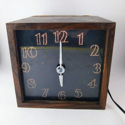 Vintage 1970s Fiber Flickers Fiber Optic Clock Lighted Wood 8" Way Electroptics Cover