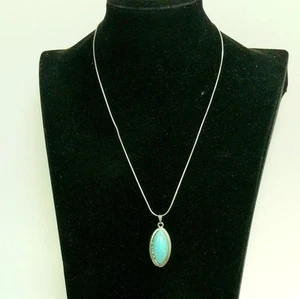 Vintage Siver Tone Metal Made Pendant Necklace - Picture 1 of 4