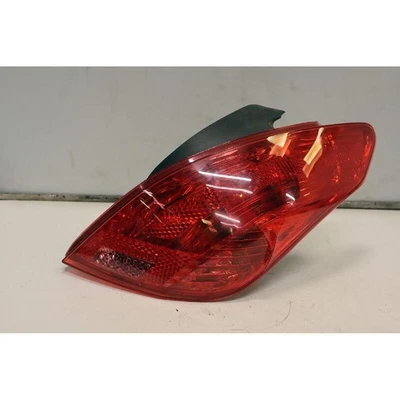 LÁMPARA TRASERA DERECHA PEUGEOT 308 (11-13) RESTYLING 1.6 8V HDI (82KW) BER. 2011 Foto 1 de 4